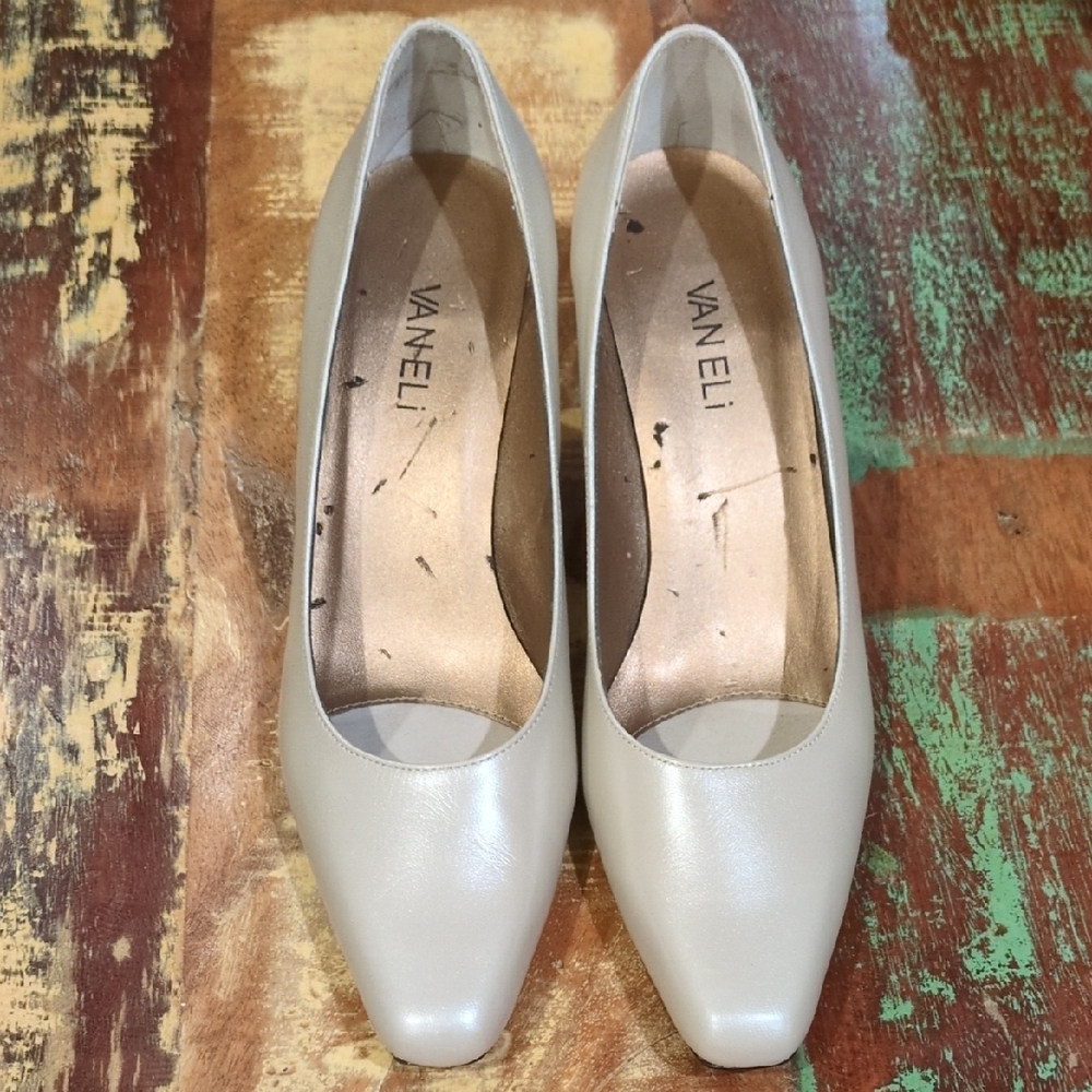 Vaneli Women's Soft Beige Heels